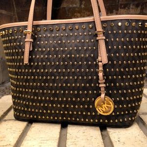 Michael Kors -JET SET STUD MK SIGNATURE LOGO TRAVEL TOTE